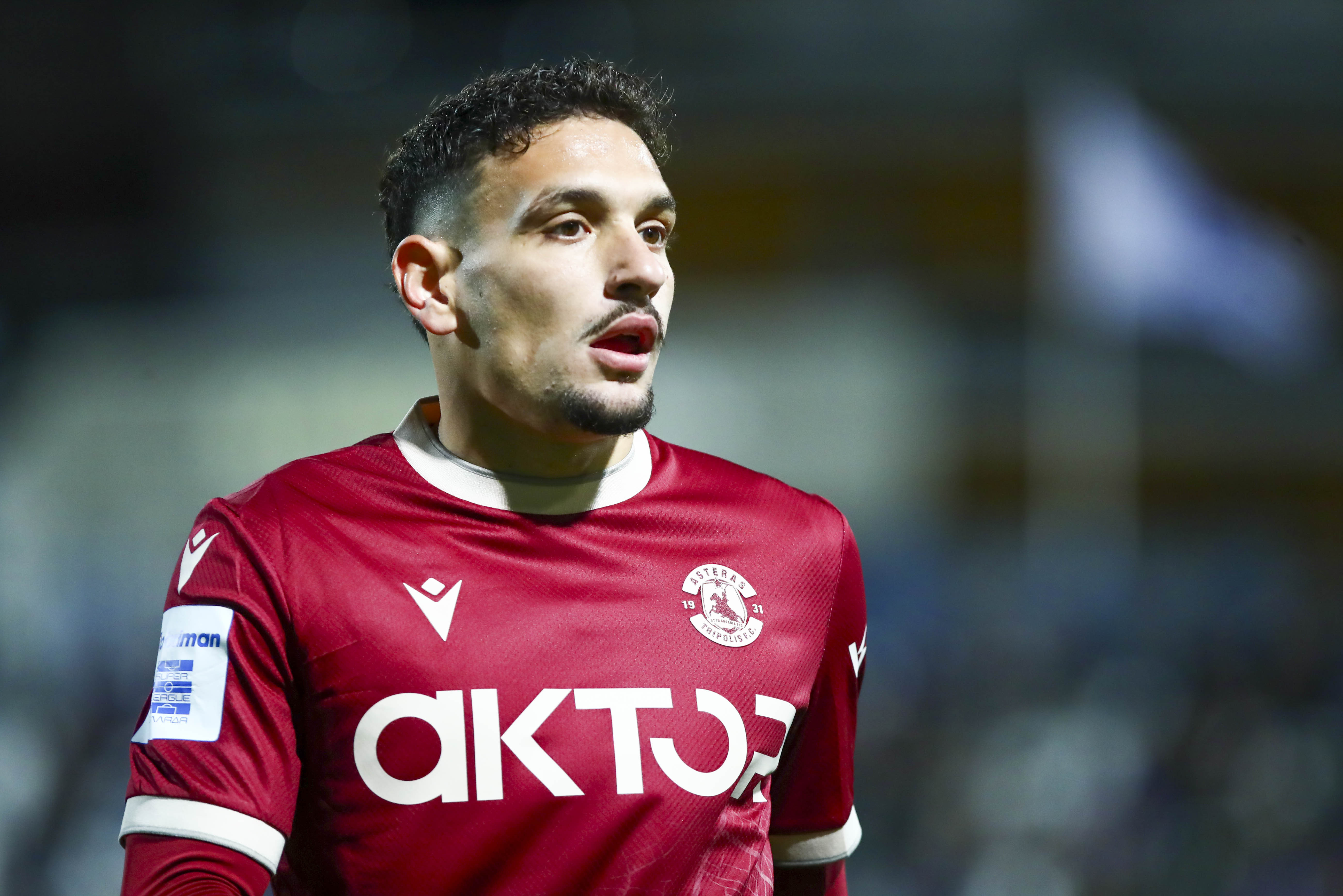 «Σφραγίζει» την άμυνα μακριά από το "σπίτι" του