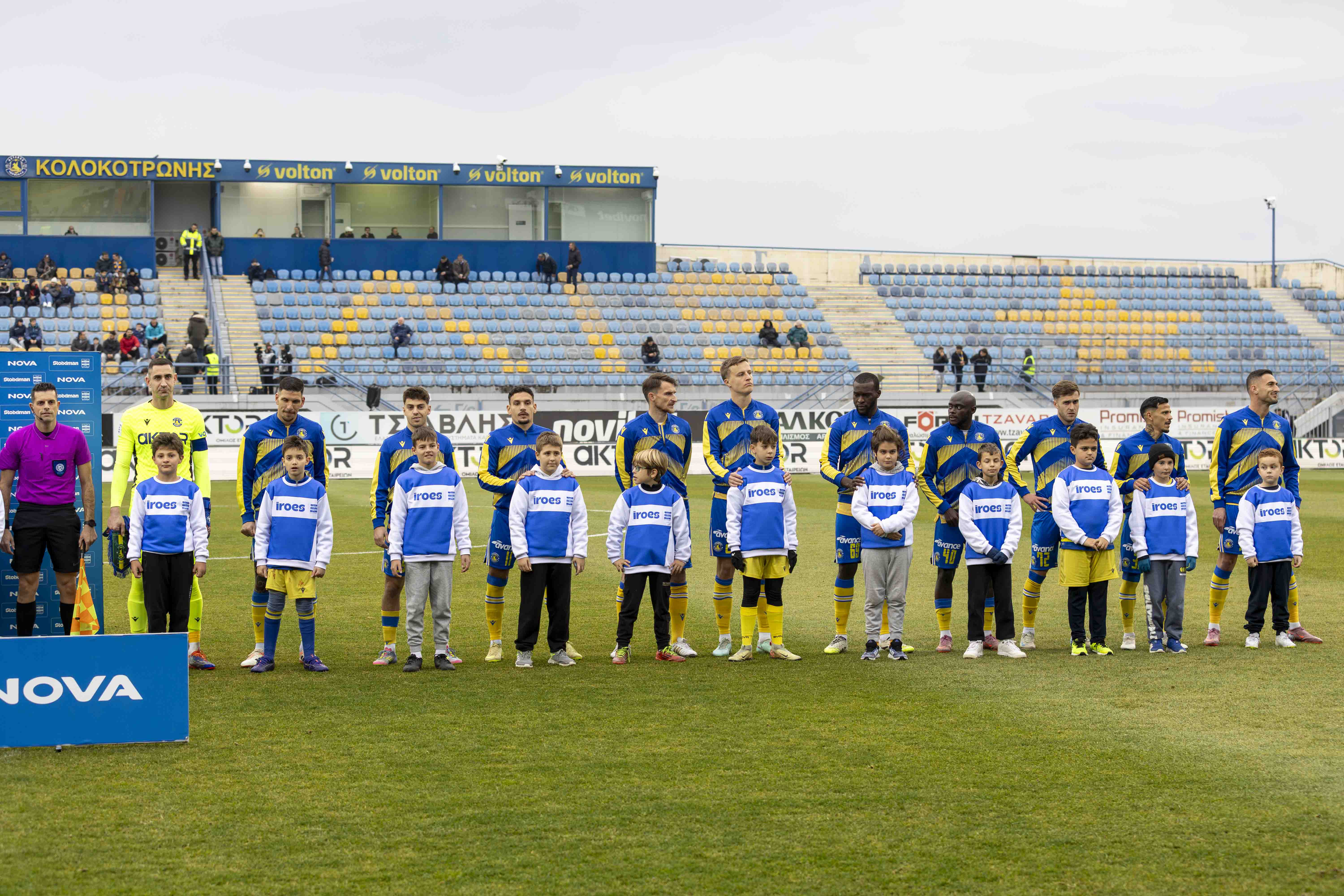 Οι ευχές των παικτών του ASTERAS AKTOR για τις γιορτές σε όλες τις γλώσσες