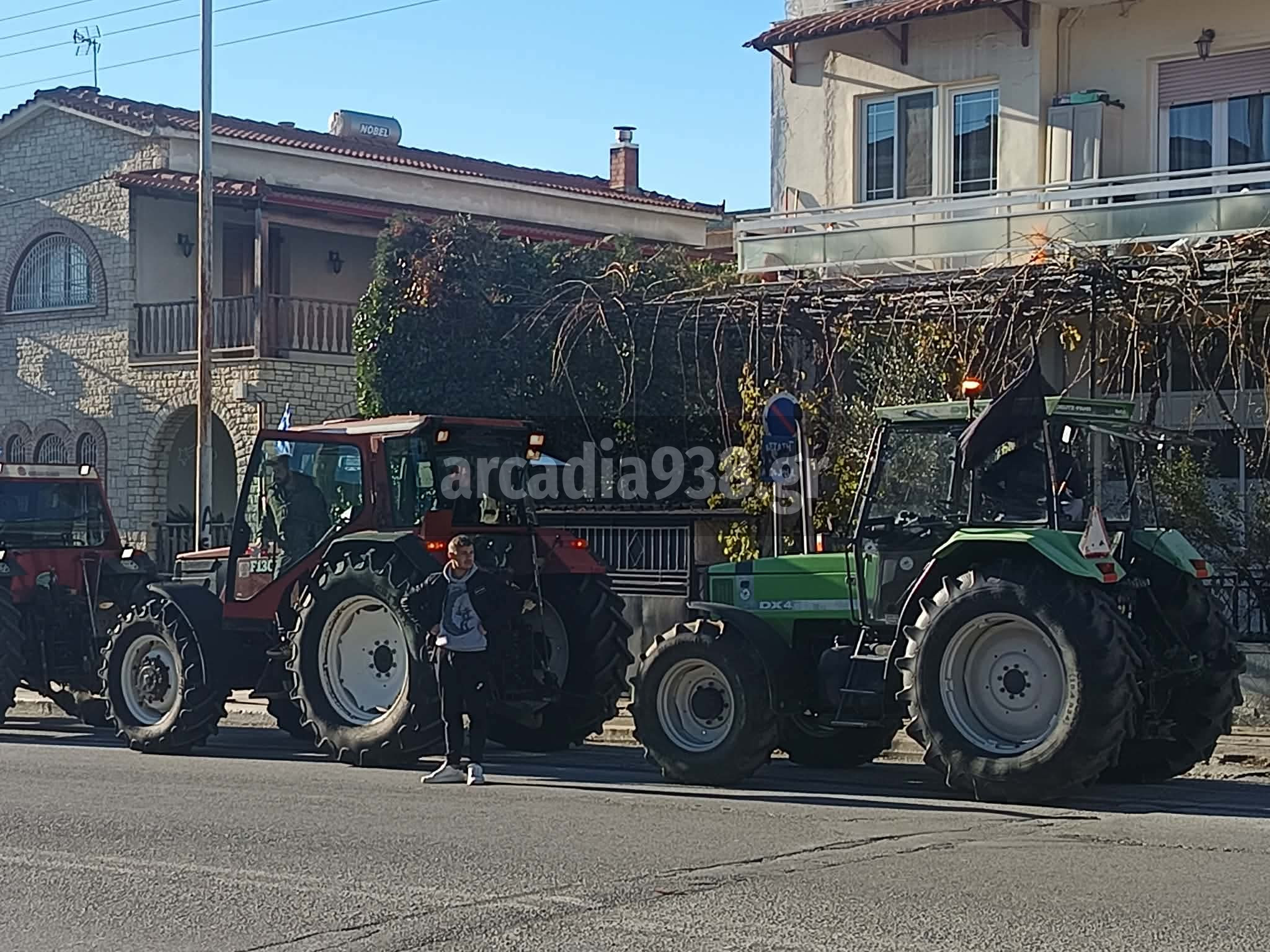 Τρίπολη: Μαζική προσέλευση αγροτών στο χώρο του Περιφερειακού Συμβουλίου