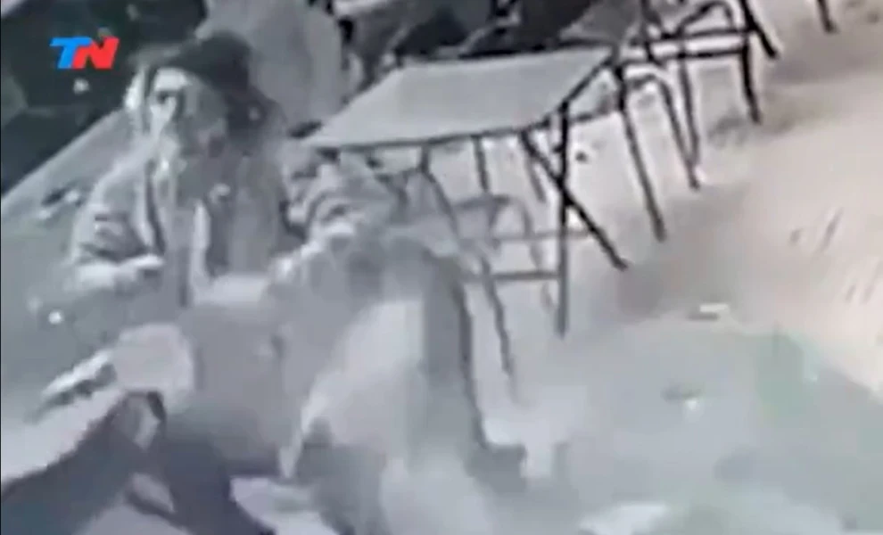 Σκηνές τρόμου σε μπαρ της Αργεντινής: Γυάλινο πάνελ κατέρρευσε και τραυμάτισε θαμώνα