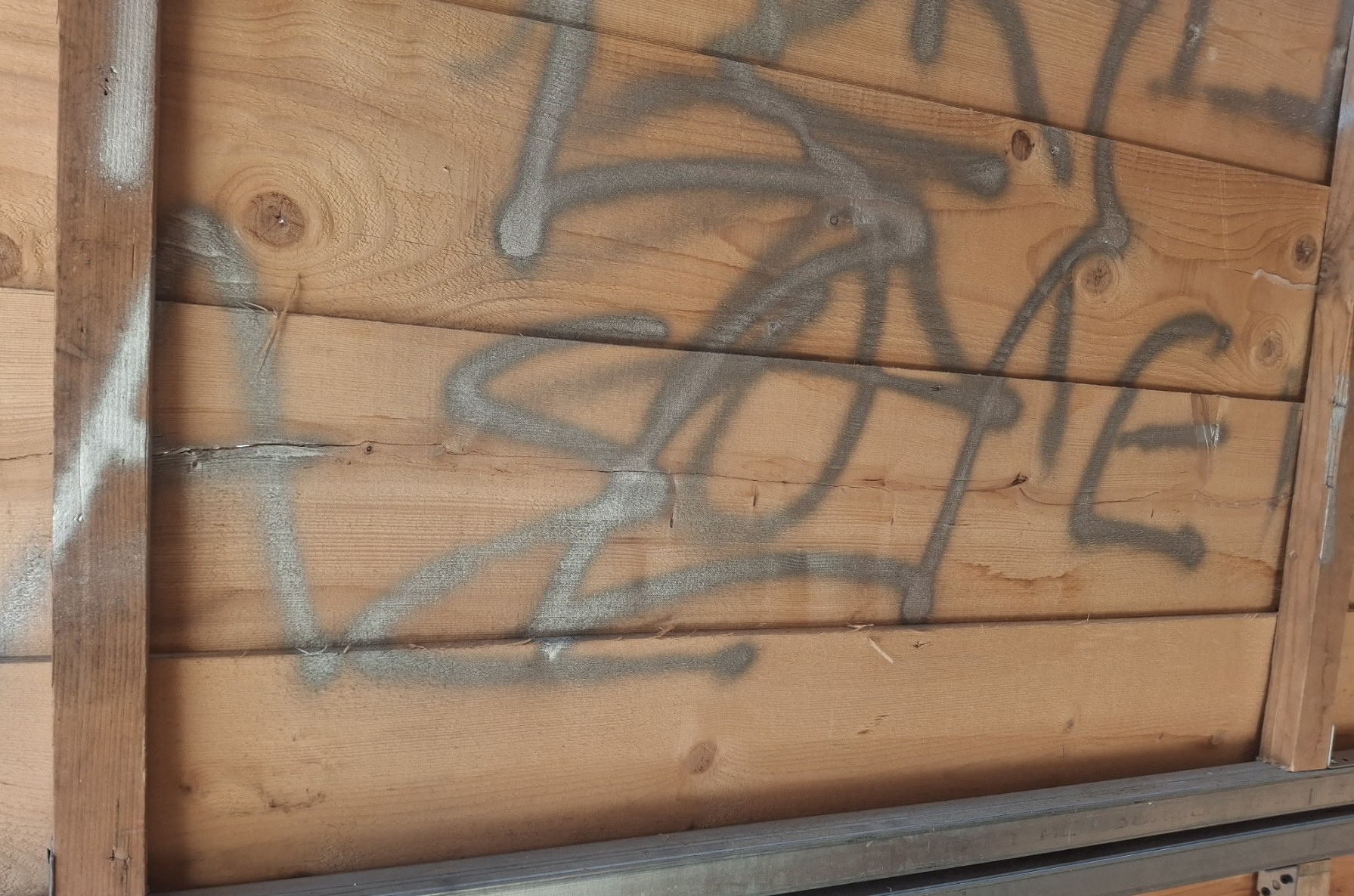 Τρίπολη: Φθορές από αγνώστους στο Χριστουγεννιάτικο Χωριό