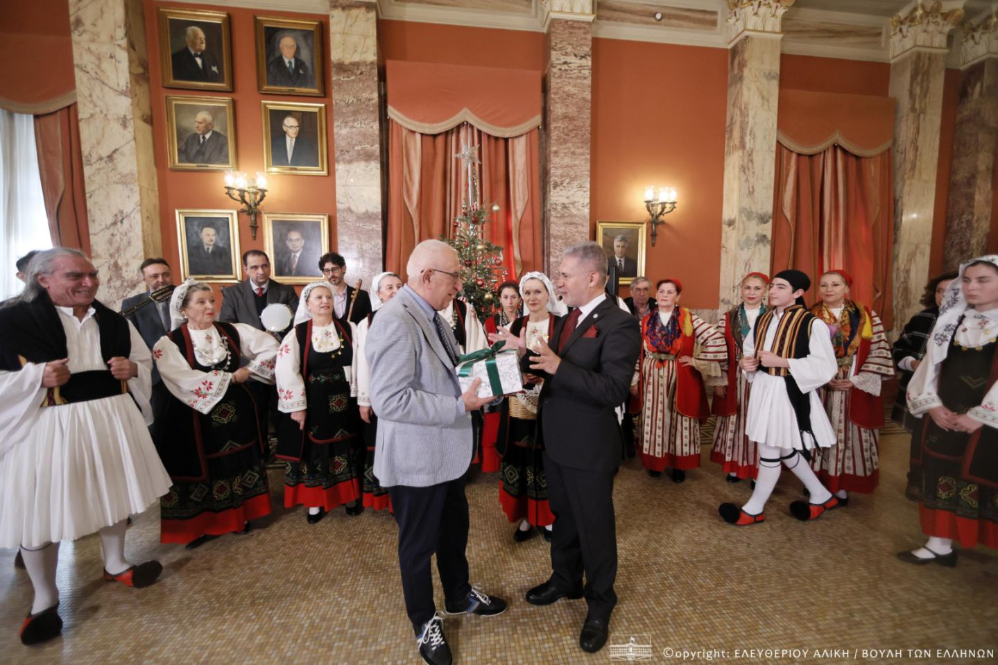 Κάλαντα στον Πρόεδρο της Βουλής έψαλε η Παναρκαδική Ομοσπονδία