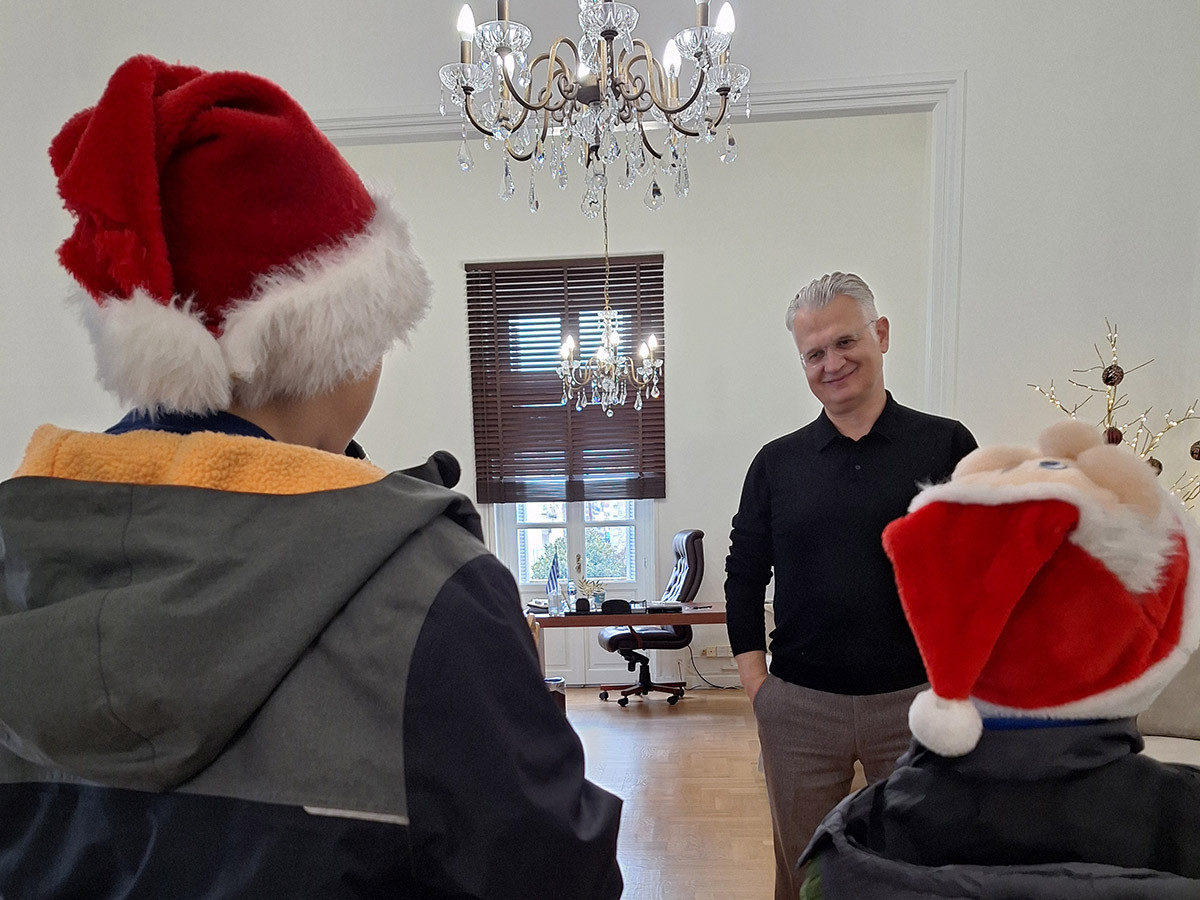 "Να σταθούμε ο ένας δίπλα στον άλλον, με σεβασμό, κατανόηση και πίστη"