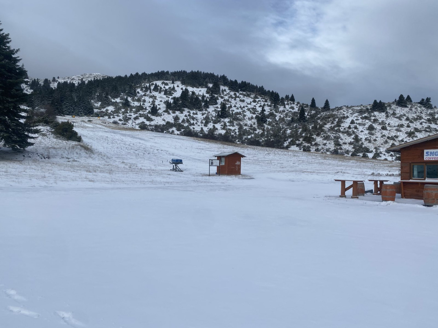 Έπεσε φρέσκο χιόνι στο Μαίναλο