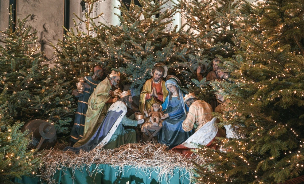Ιταλία: Καταζητούμενος κρυβόταν σε χριστουγεννιάτικη φάτνη παριστάνοντας το άγαλμα – Τον εντόπισε ο δήμαρχος