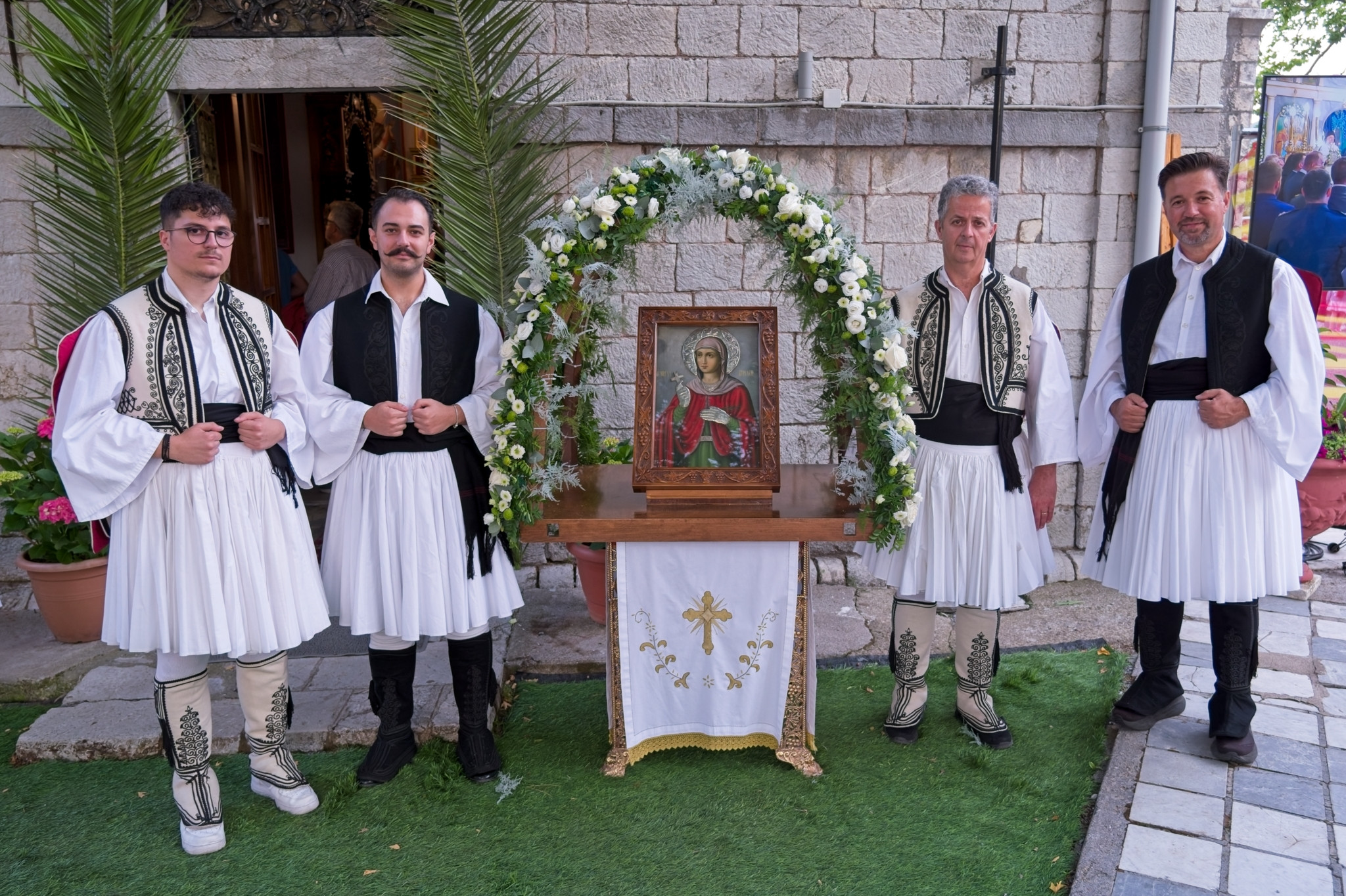 Με λαμπρότητα και ισχυρά μηνύματα εθνικής ομοψυχίας ο εορτασμός της Πολιούχου Δημητσάνας, Αγίας Κυριακής