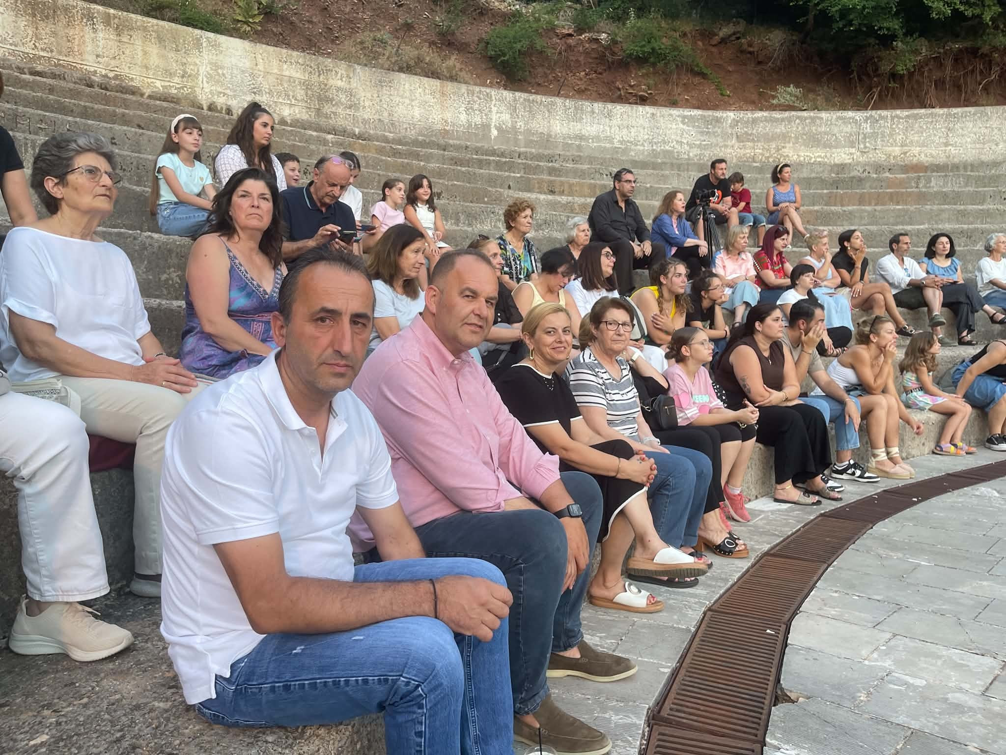 Καταιγιστικό χειροκρότημα στη Δημητσάνα για το "DoBirdsDream of Flying?"