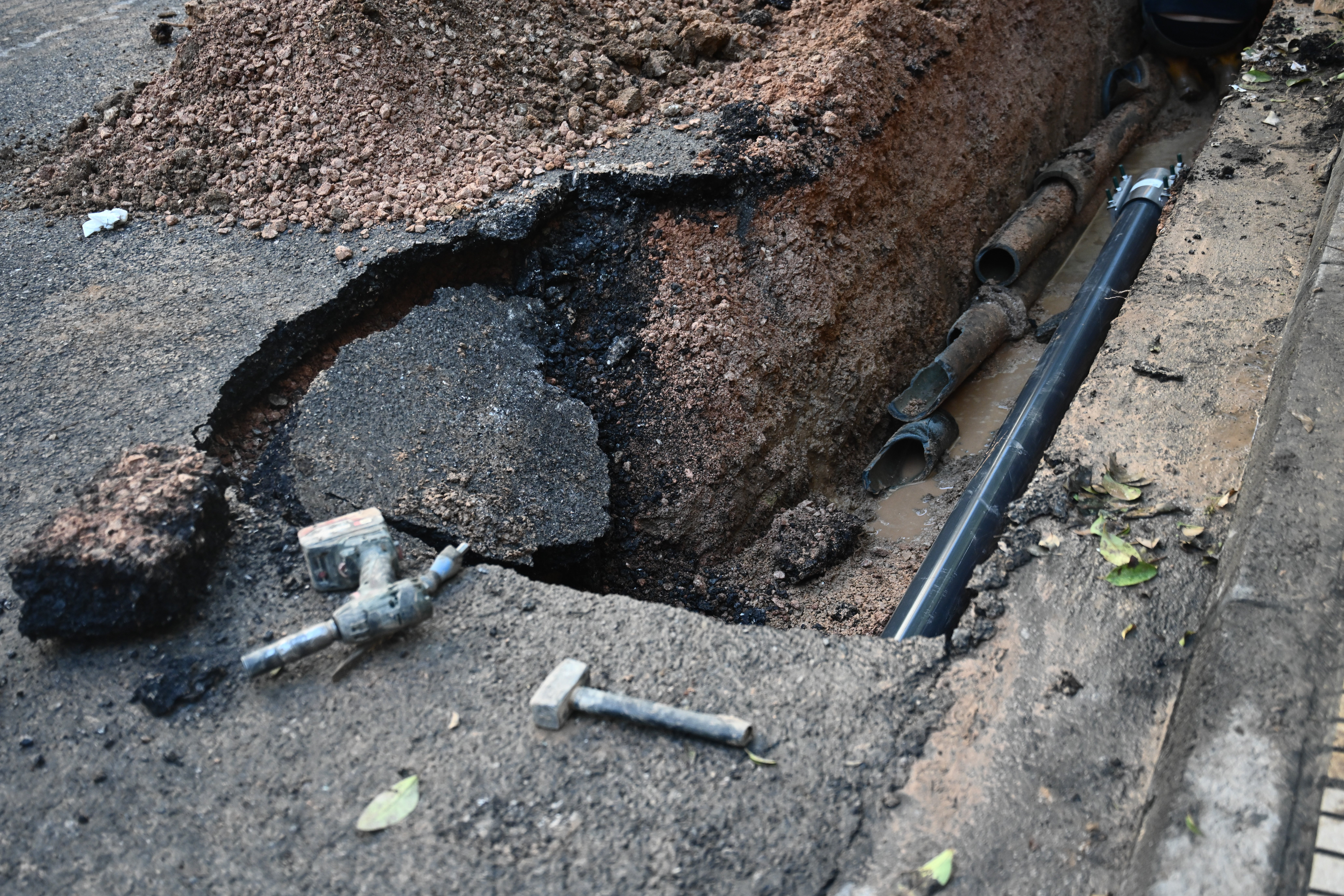 Βλάβη και διακοπή νερού στην περιοχή γύρω από την πλατεία Αγίου Δημητρίου