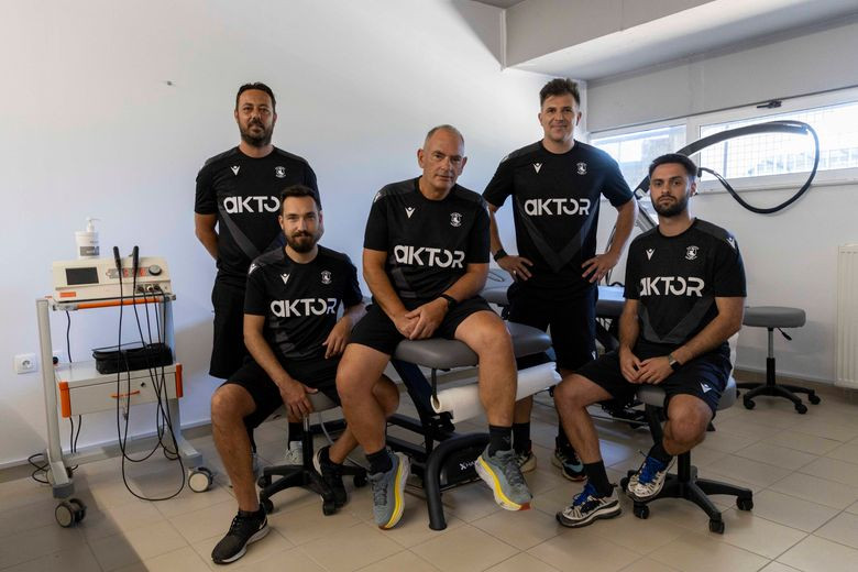 Το επιτελείο των φυσικοθεραπευτών του ASTERAS AKTOR