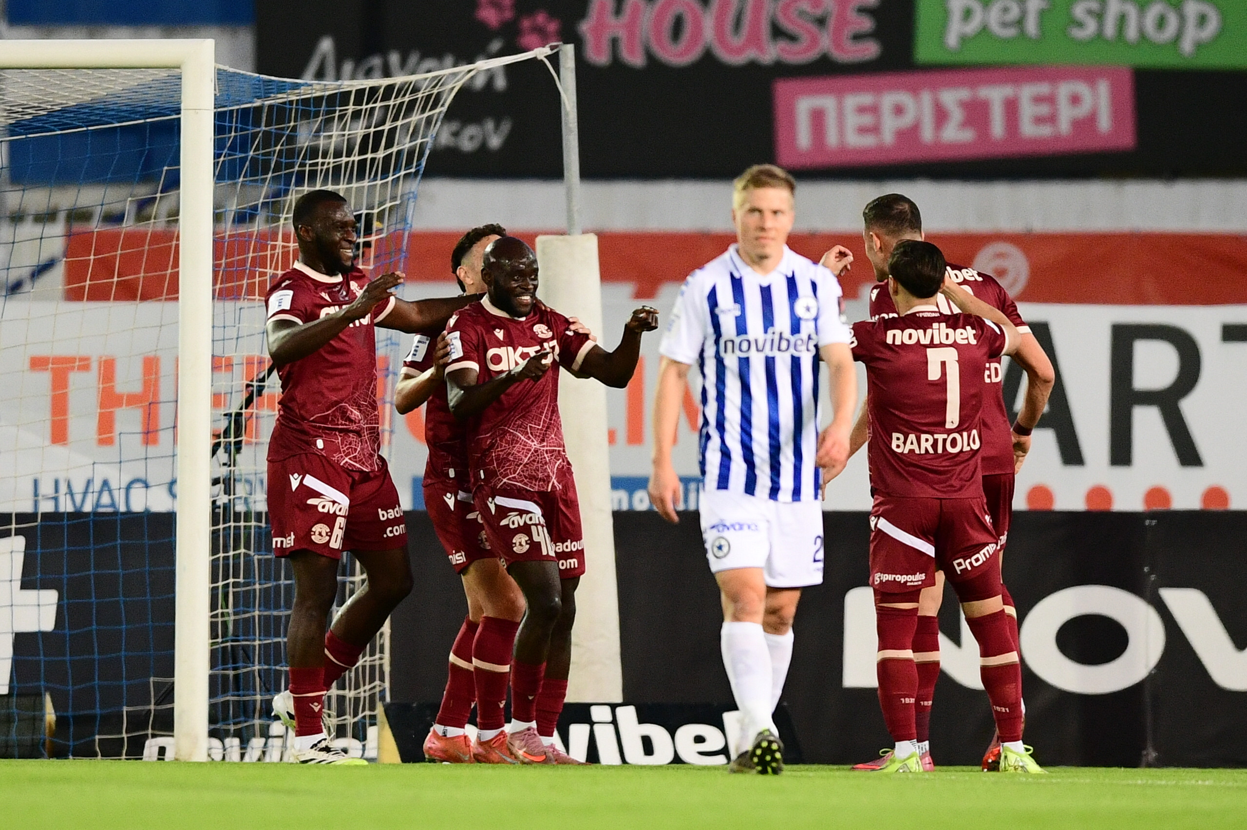 Η κριτική των "κιτρινομπλέ" μετά το διπλό στο Περιστέρι