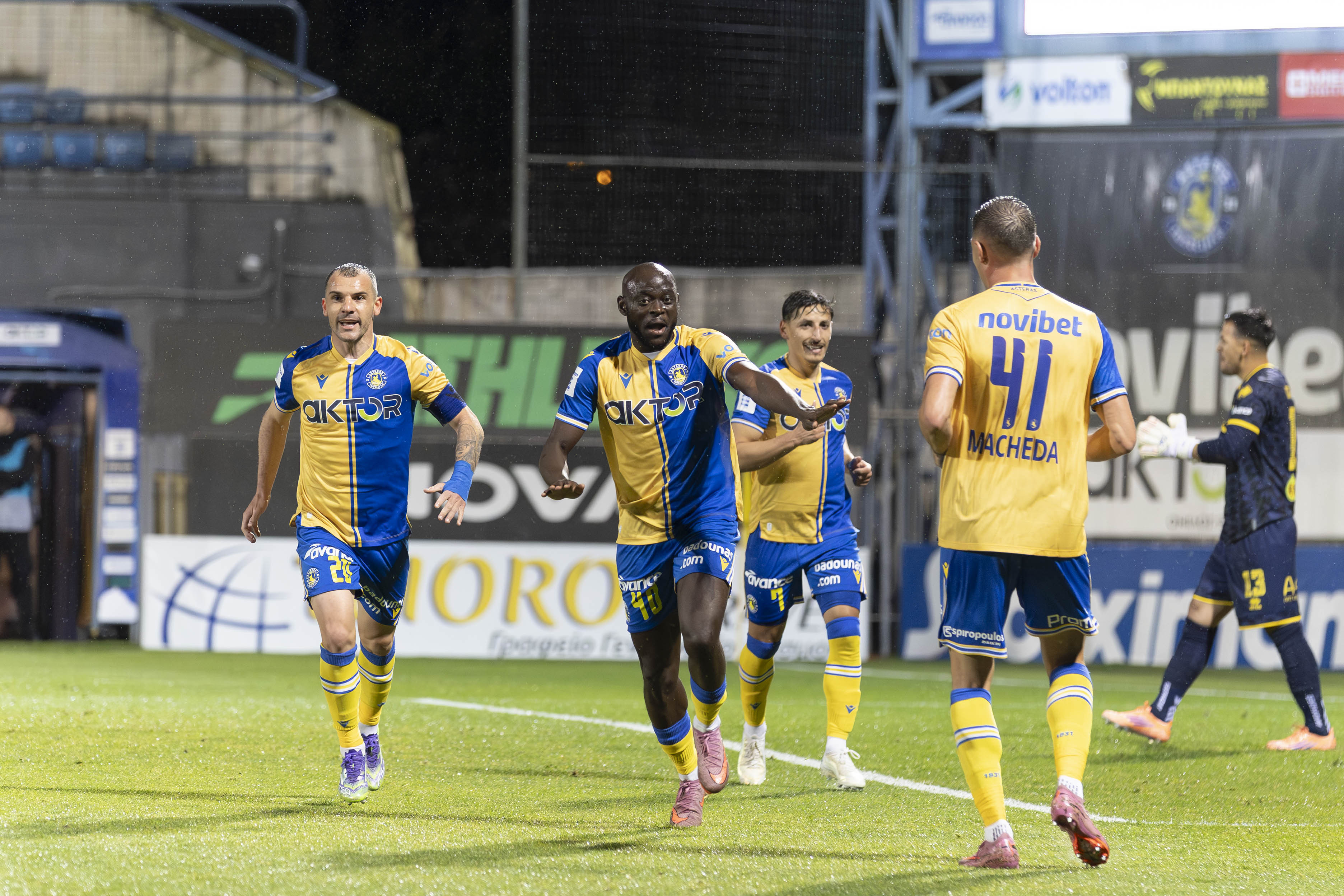 Η κριτική των "κιτρινομπλέ" κόντρα στον Παναιτωλικό