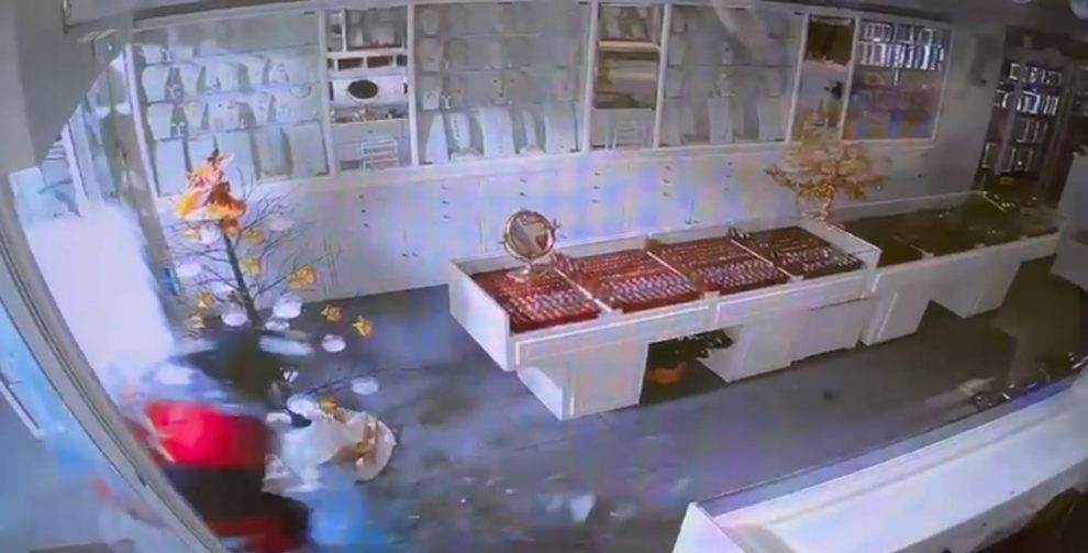 Διάρρηξη κοσμηματοπωλείου στο ιστορικό κέντρο Καλαμάτας