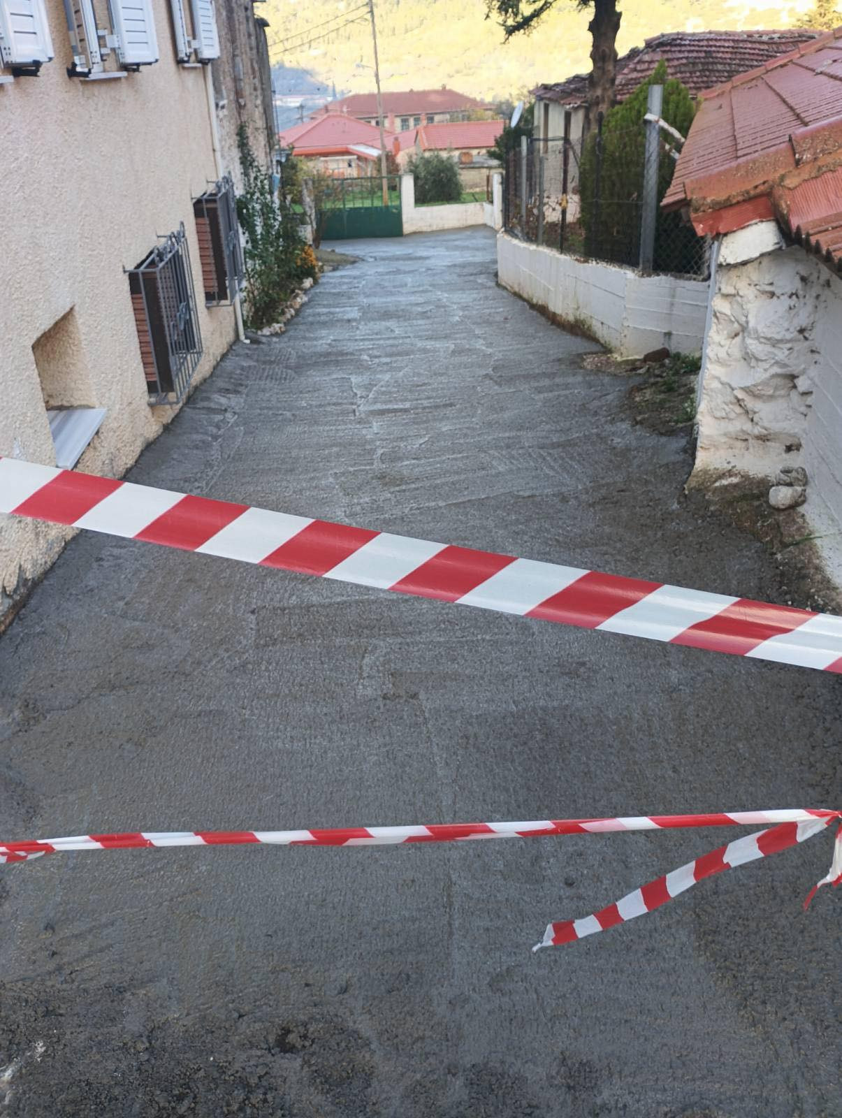 Κώστας Τζιούμης: “Συνεχίζουμε τις παρεμβάσεις με εργασίες τσιμεντόστρωσης στην ΔΕ Κανδύλας”