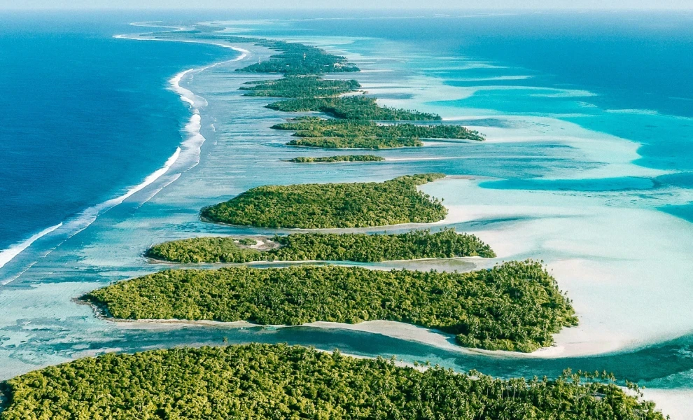 Πώς τα απομονωμένα νησιά Κουκ διευκολύνουν τη Ρωσία και το Ιράν να μετακινούν πετρέλαιο παρά τις κυρώσεις