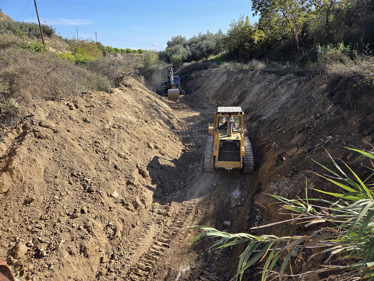 Εργασίες καθαρισμού στον ποταμό Ελλισώνα