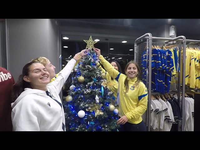 Τα κορίτσια του ΑΣΤΕΡΑ στόλισαν το χριστουγεννιάτικο δέντρο του Star Store