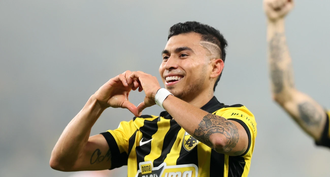 Το απόλυτο build up - Η ΑΕΚ έκρυψε την μπάλα με οκτώ πάσες πριν τη «ζωγραφιά» του Πινέδα